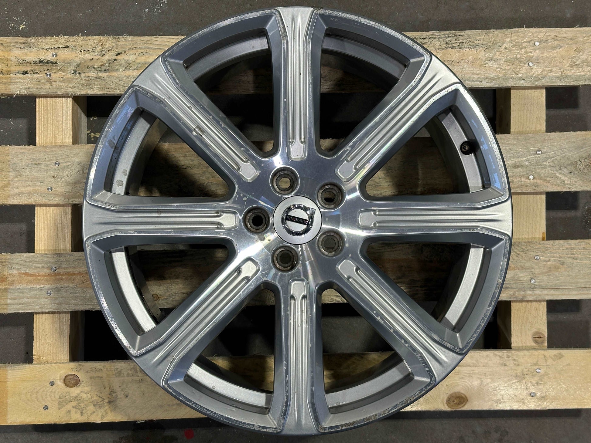 20" Volvo Original Aluminiumfälg 8-Spoke Silver - 31381534