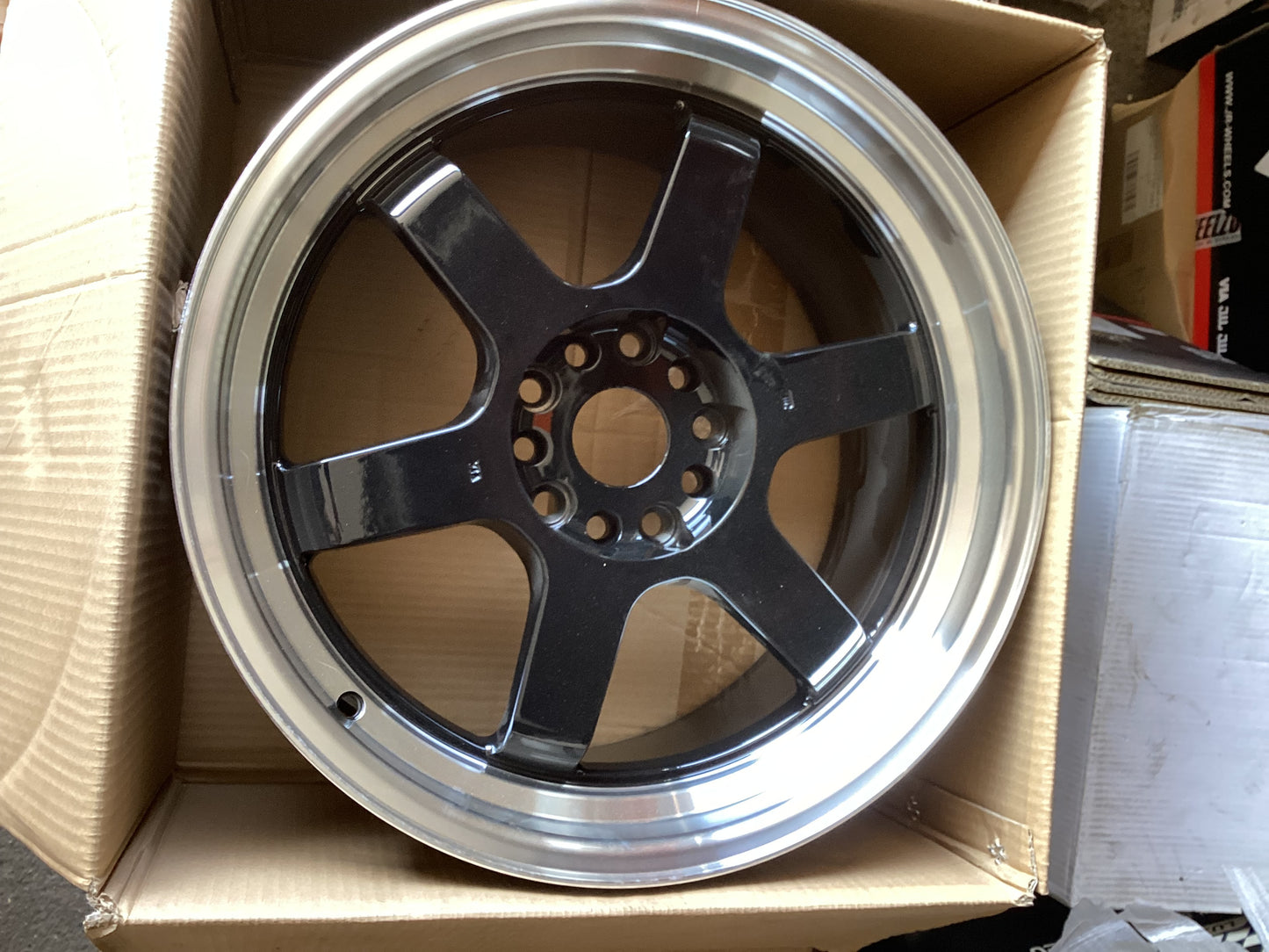 18” Japan Racing JR12 - 5x114.3 / 5x120