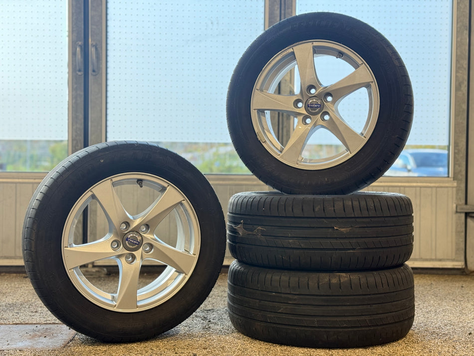 Volvo Original Hera 7 x 16" - 31423046 Aluminiumfälgar med däck