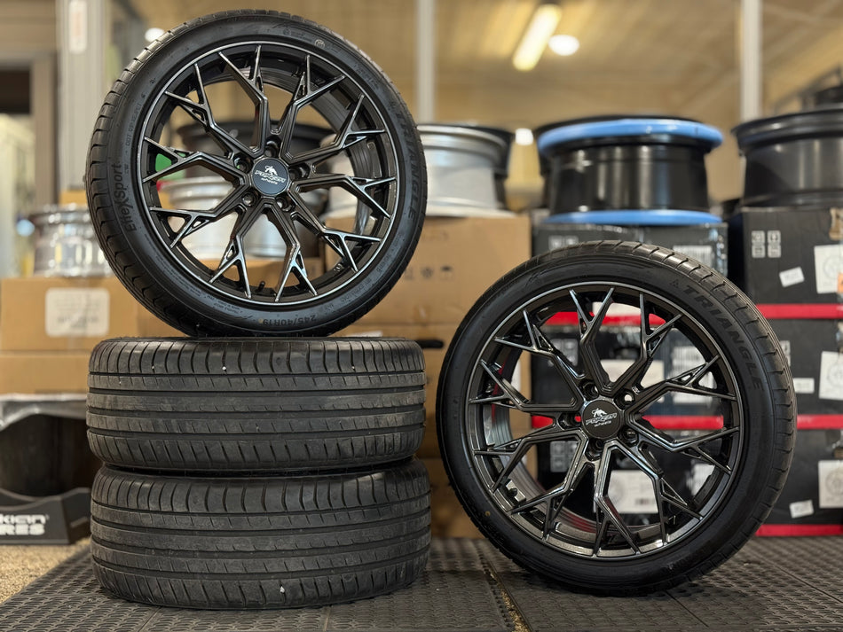 Forzza Titan 8,5X19 5X110 ET34 65,1 Dark Graphite / Triangle Effexsport TH202 245/40 R19