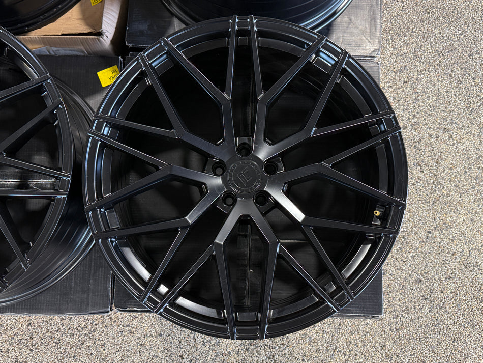 R-Series R9 Satin Black 10.5x22 ET30 66.6 5X112