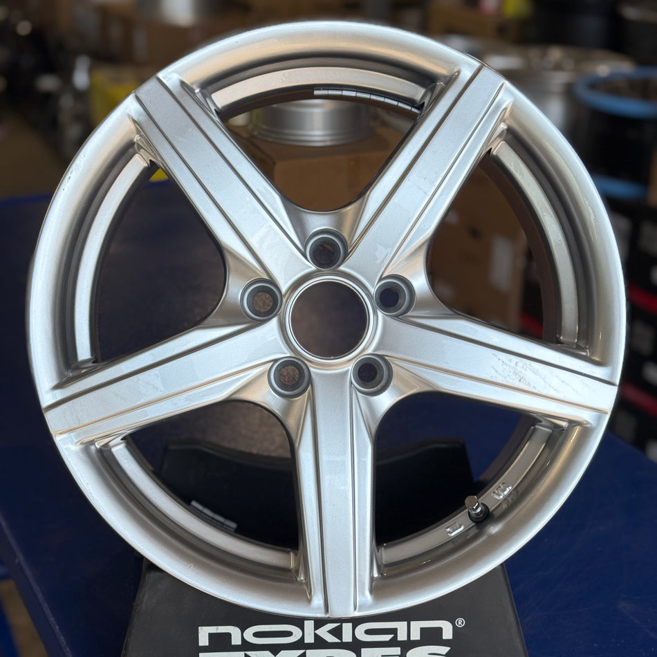 Mega Wheels Heliosera 7x16 5x105 ET38 56.6 Hyper Silver - Komplett sats