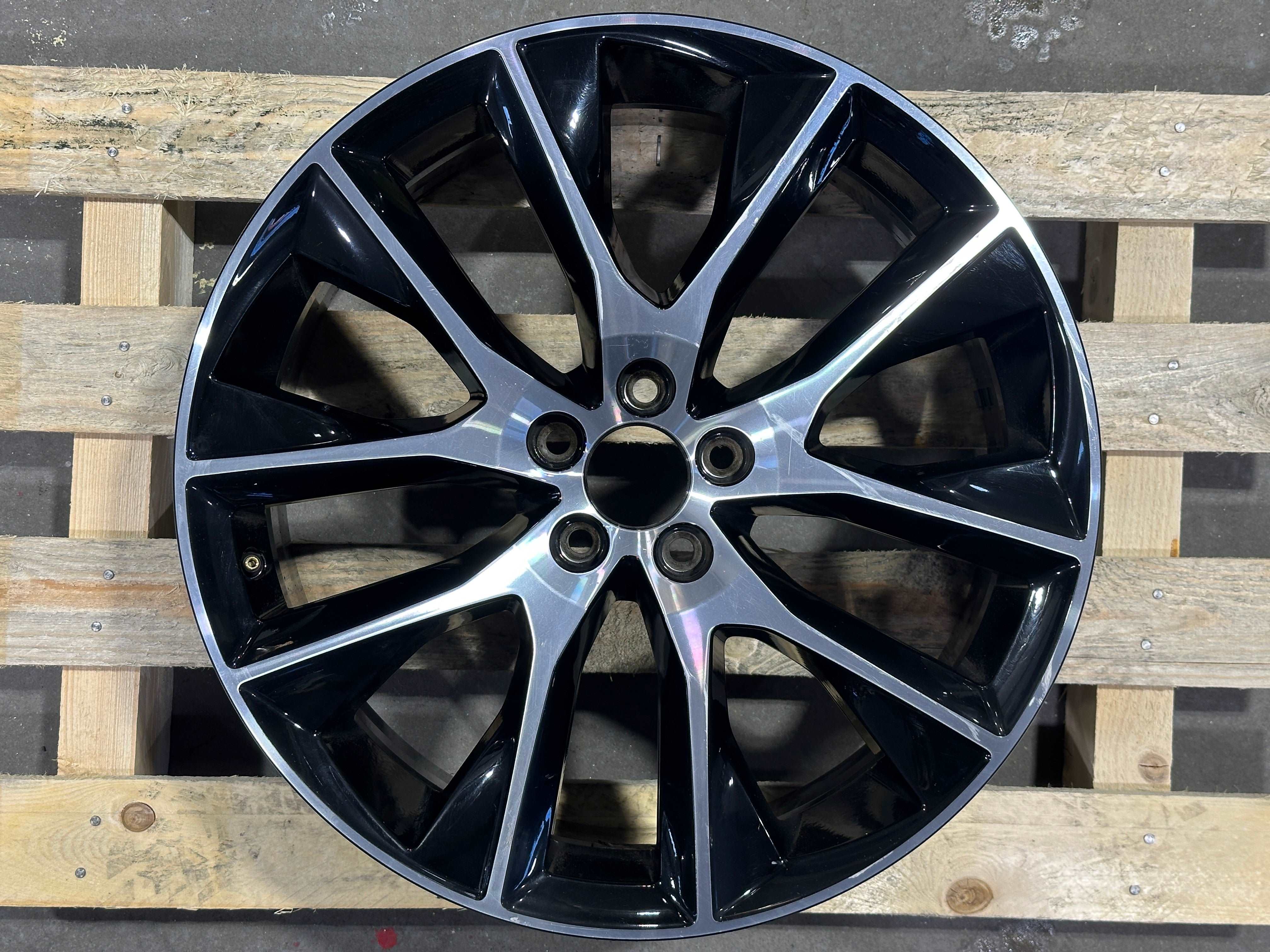 20" Volvo Aluminiumfälg Original 10-Spoke Black Diamond Cut - 226 31381537