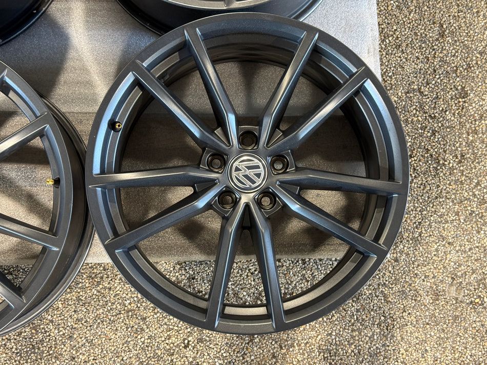 Volkswagen Pretoria 8x19 5x112 ET44 57.1 3G0601025BH 3G0601025BS Passat 3G B8 T-Roc R