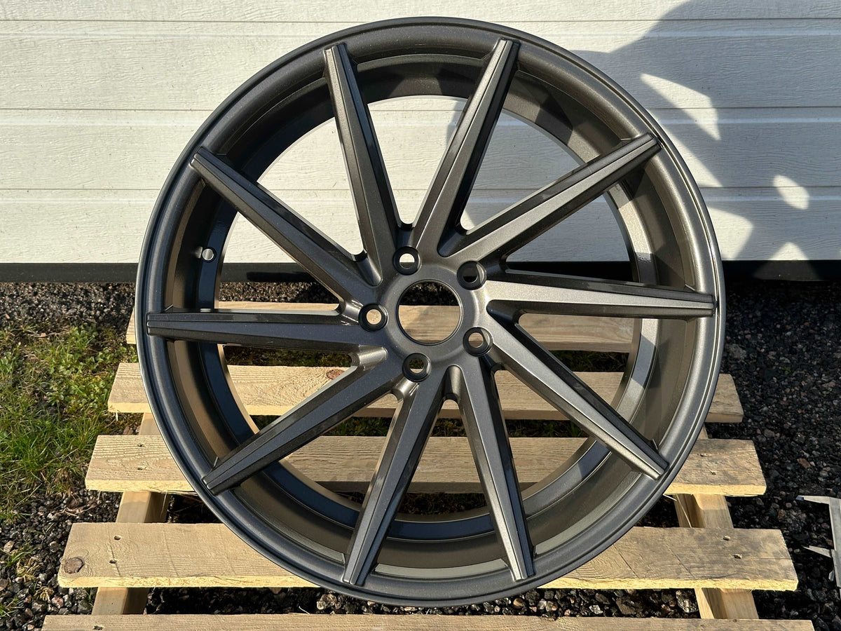 20” 10-Spoke Gloss Graphite