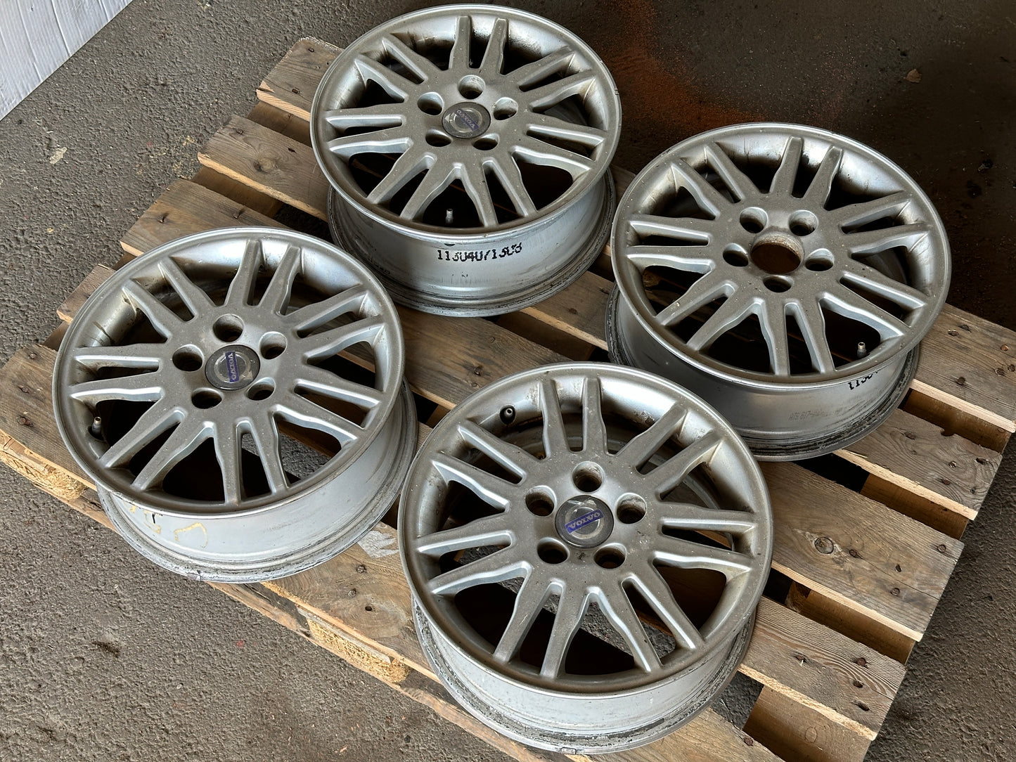 15” Volvo Original Acrux Fälgar - 5x108