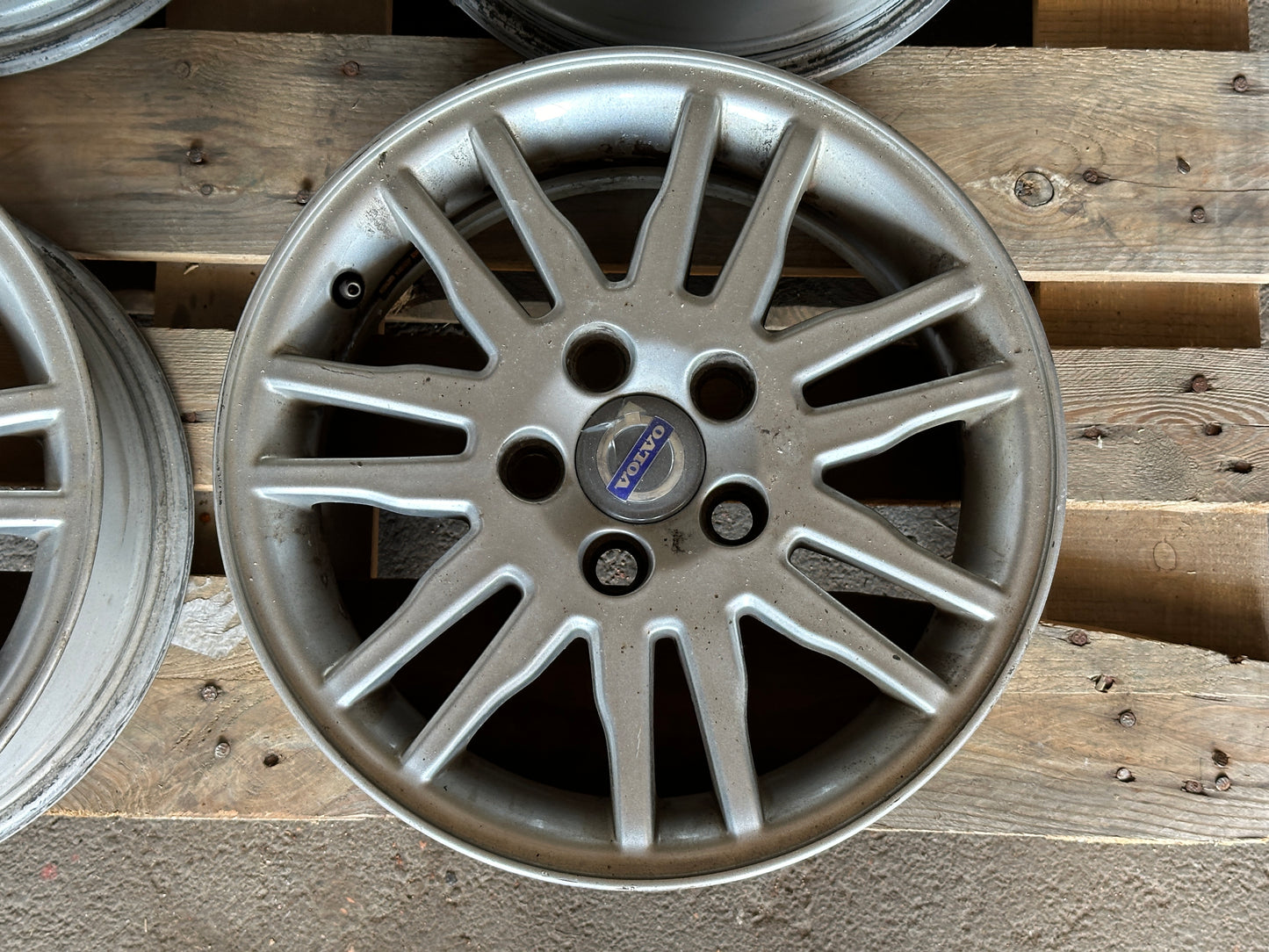 15” Volvo Original Acrux Fälgar - 5x108