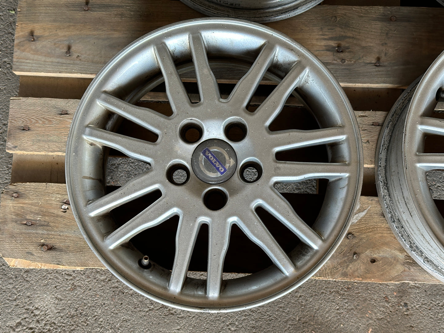 15” Volvo Original Acrux Fälgar - 5x108