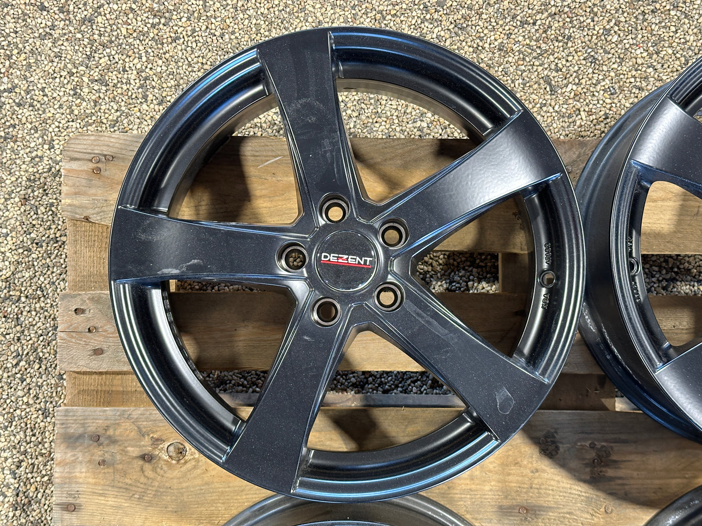 17” Dezent RE Volvo Black - 5x108