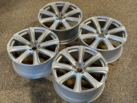 21” Volvo Original Aluminiumfälgar 8-Spoke Silver / Diamond Cut - 5x108