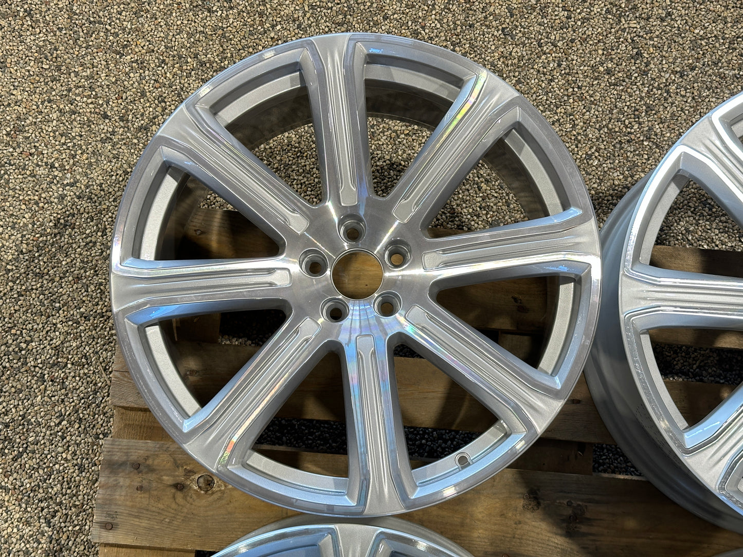 21” Volvo Original Aluminiumfälgar 8-Spoke Silver / Diamond Cut - 5x108