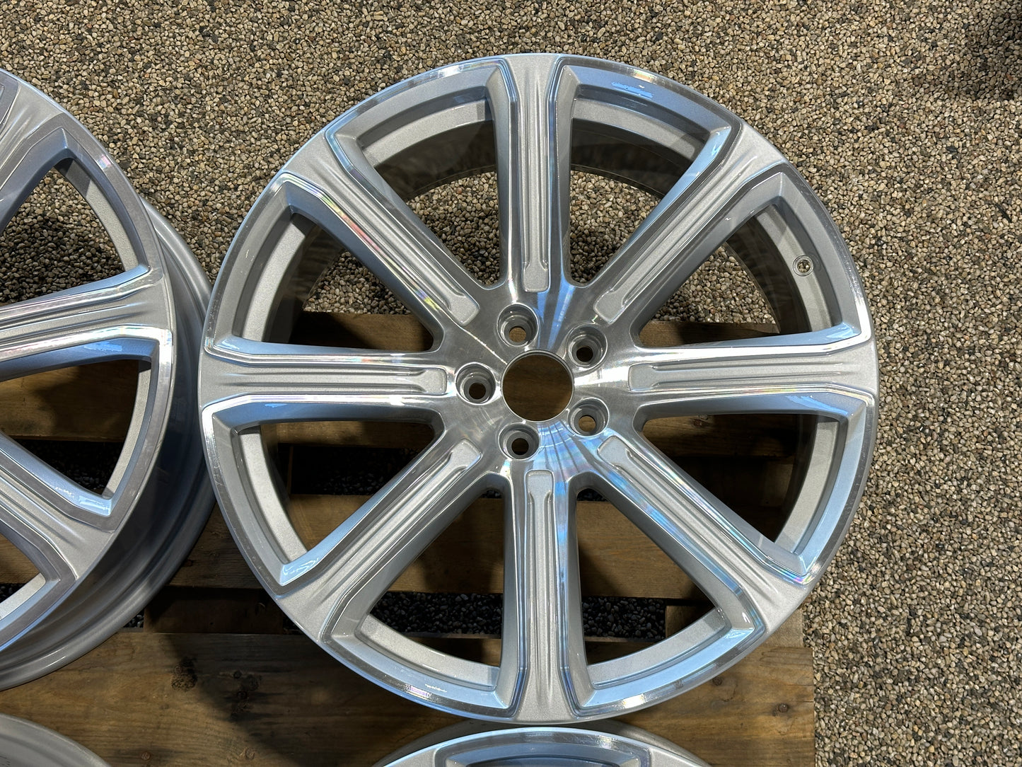 21” Volvo Original Aluminiumfälgar 8-Spoke Silver / Diamond Cut - 5x108