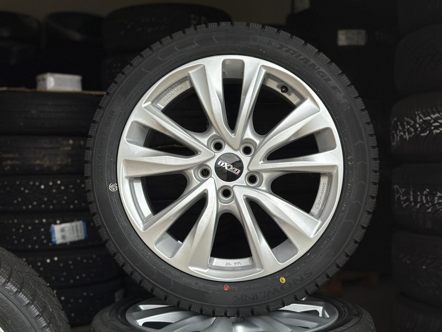 17" Volvo Komplett Vinterhjul Friktion - OXXO Oberon 5 Silver 225/45R17 M+S