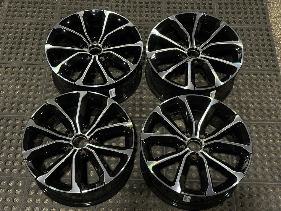 Volvo Original 17" 5-V Spoke V60 II Black Diamond Cut - 31471310