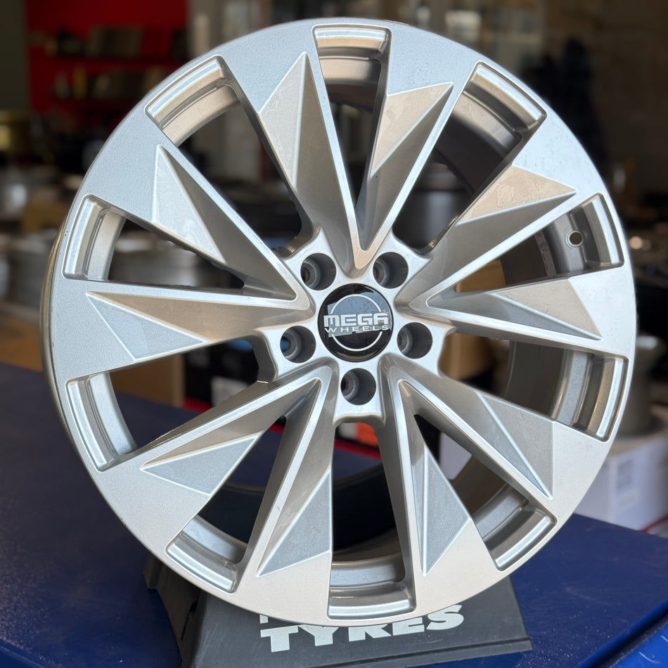 Mega Wheels Zenith 9x19 5x112 ET42 66,6 Dark Silver - Komplett sats