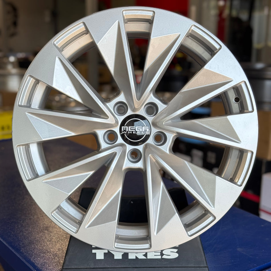 Mega Wheels Zenith 9x19 5x112 ET42 66,6 Dark Silver - Komplett sats