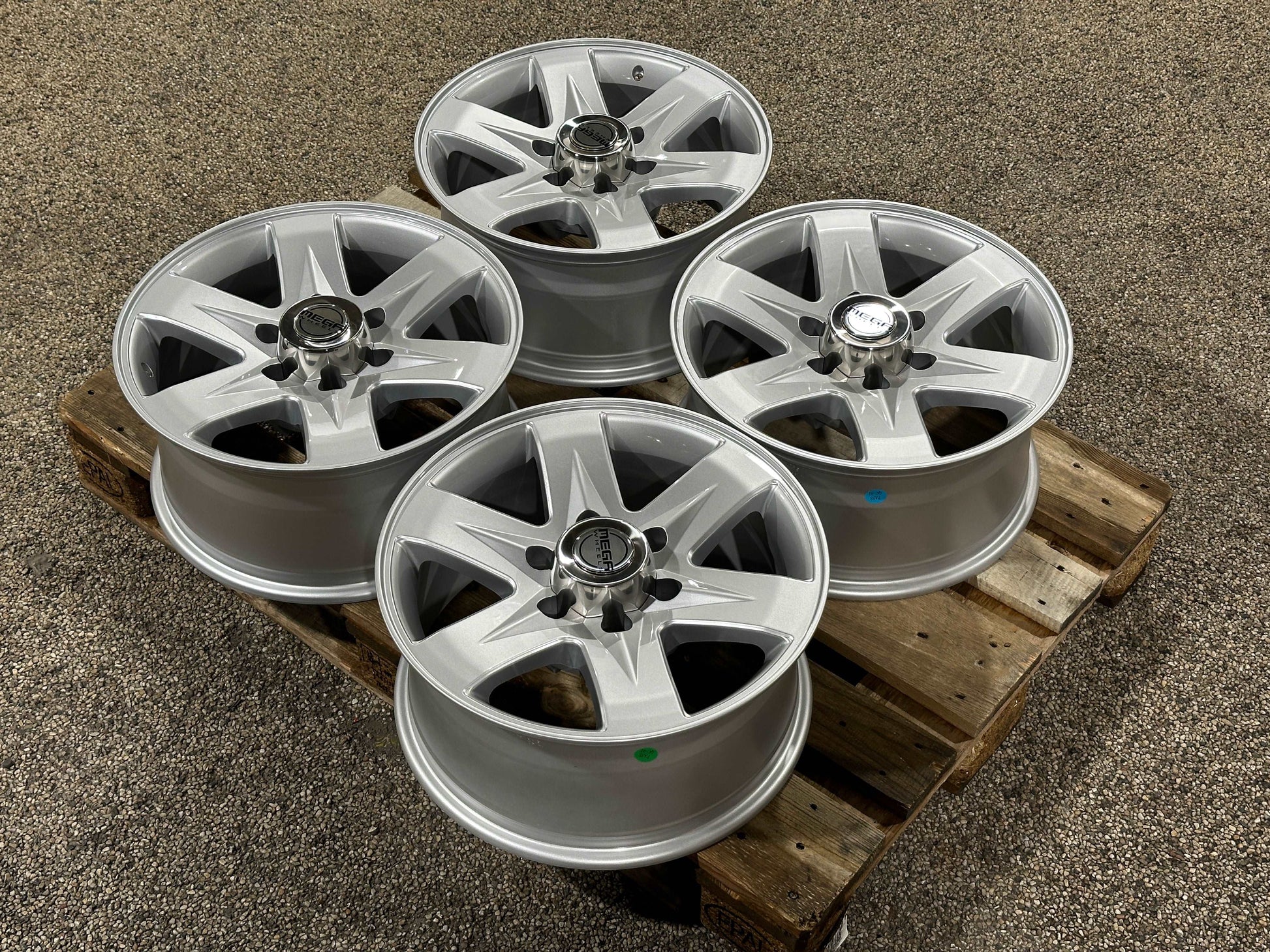 17" Mega Wheels Rockera Silver - 6x139.7